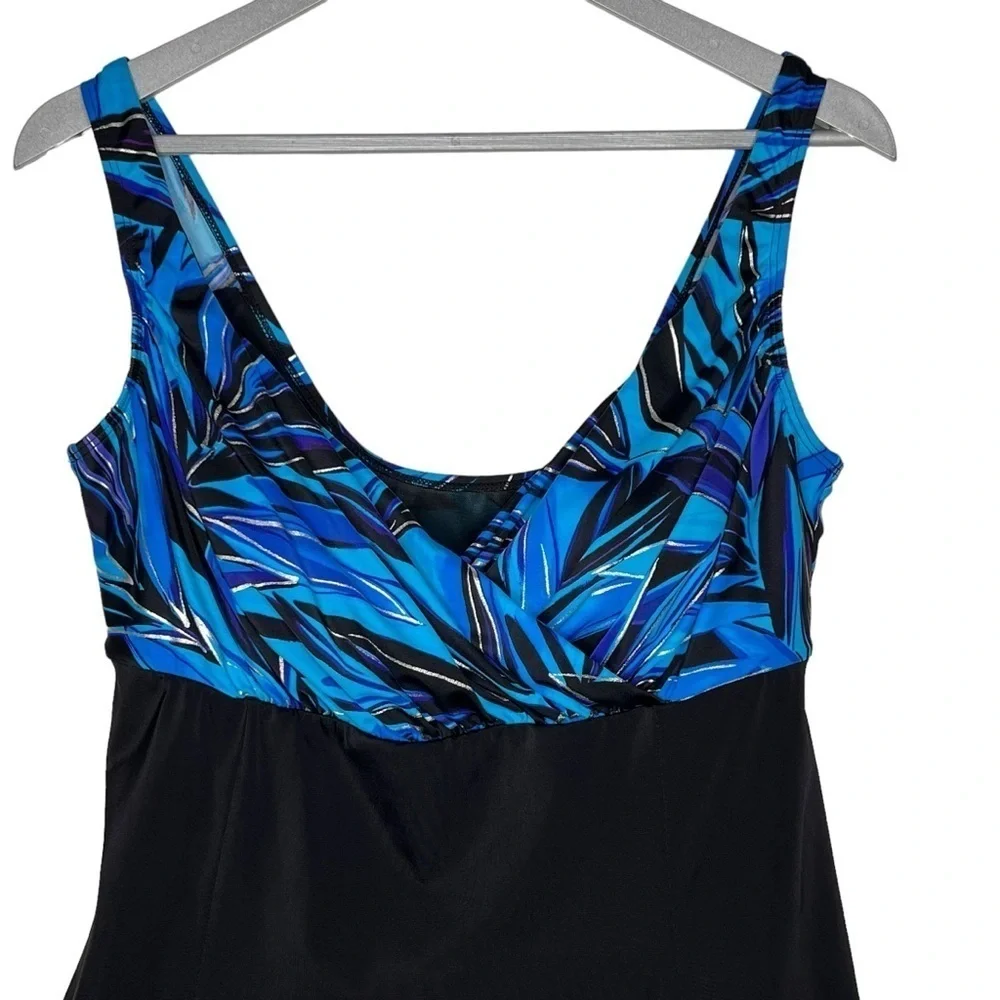 Longitude Skirted Swim Dress Size 10 Black Blue Print Long Torso Straight Back